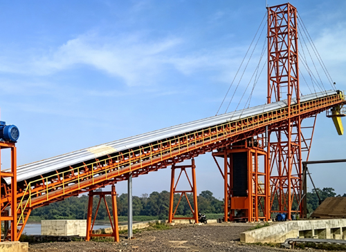 Caricatore navale a sbalzo fisso